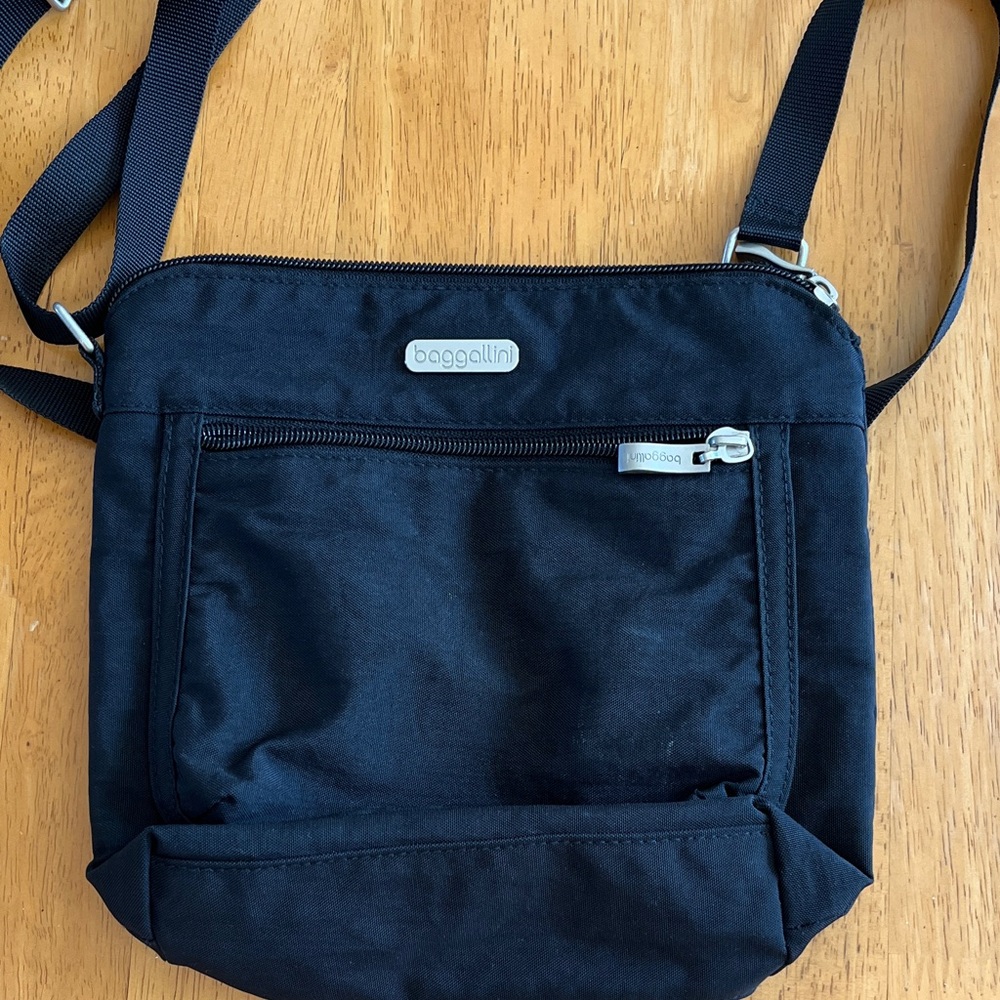 Baggallini black crossbody bag